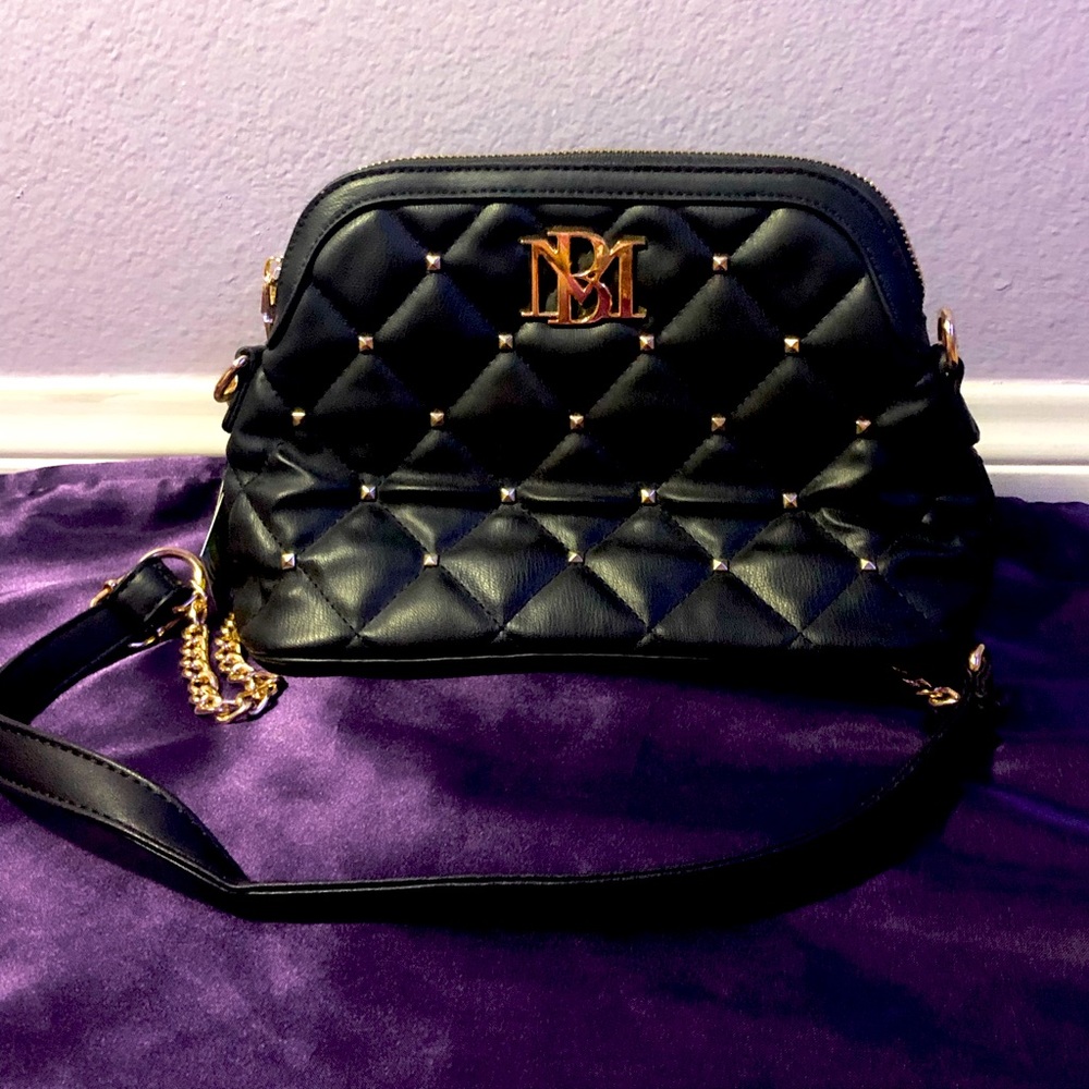 Cute black VEGAN LEATHER cross body purse!!